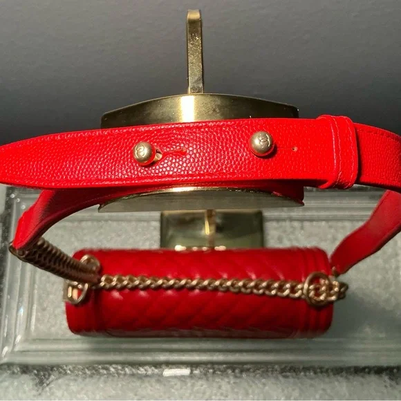 Elegant Red Quilted Shoulder Bag - Picture 4 of 9